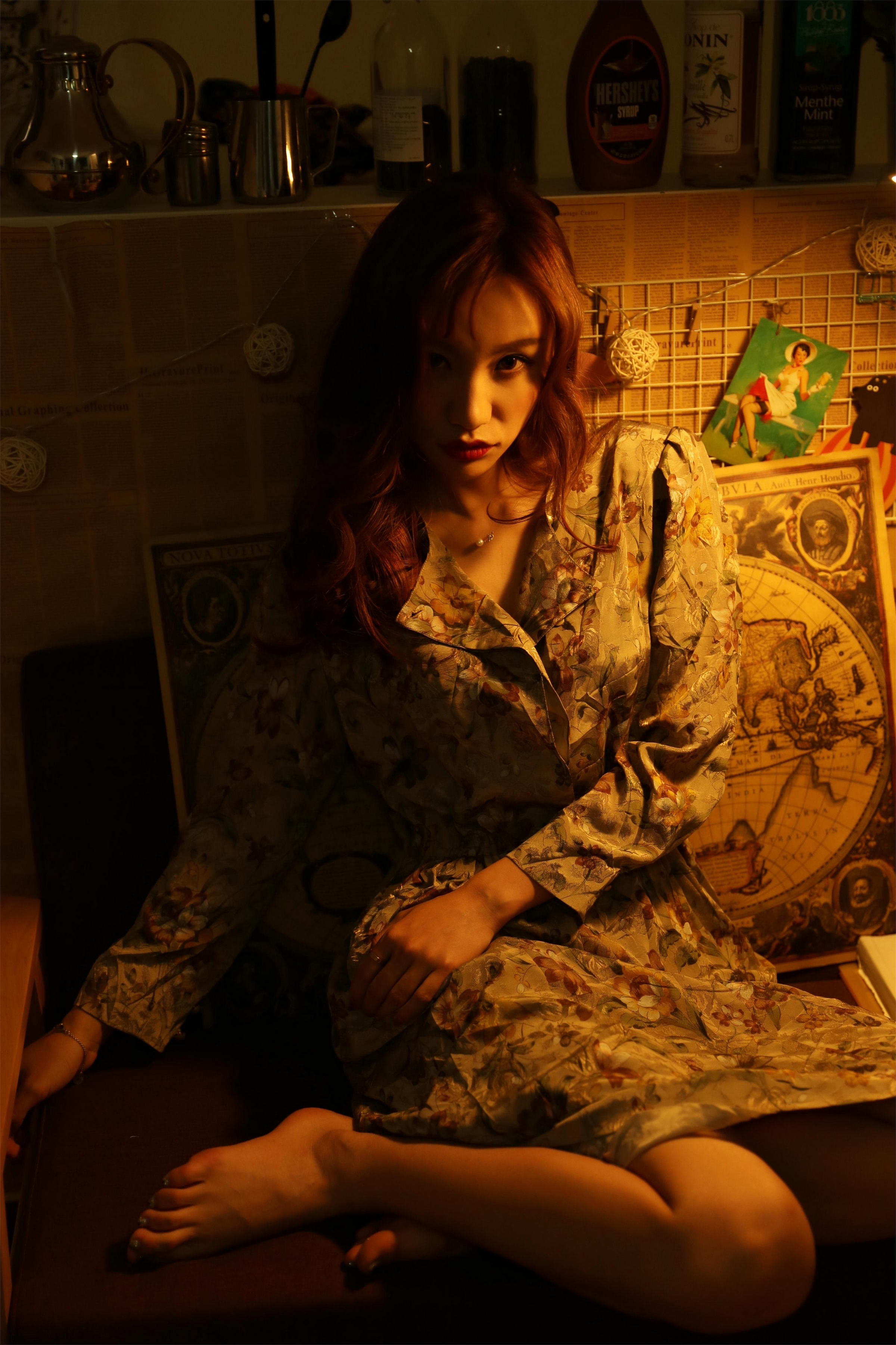 [YALAYI雅拉伊]2023.05.09 道晚安 性感熟女 米色吊带连衣裙加黑色内衣私房写真集第6张