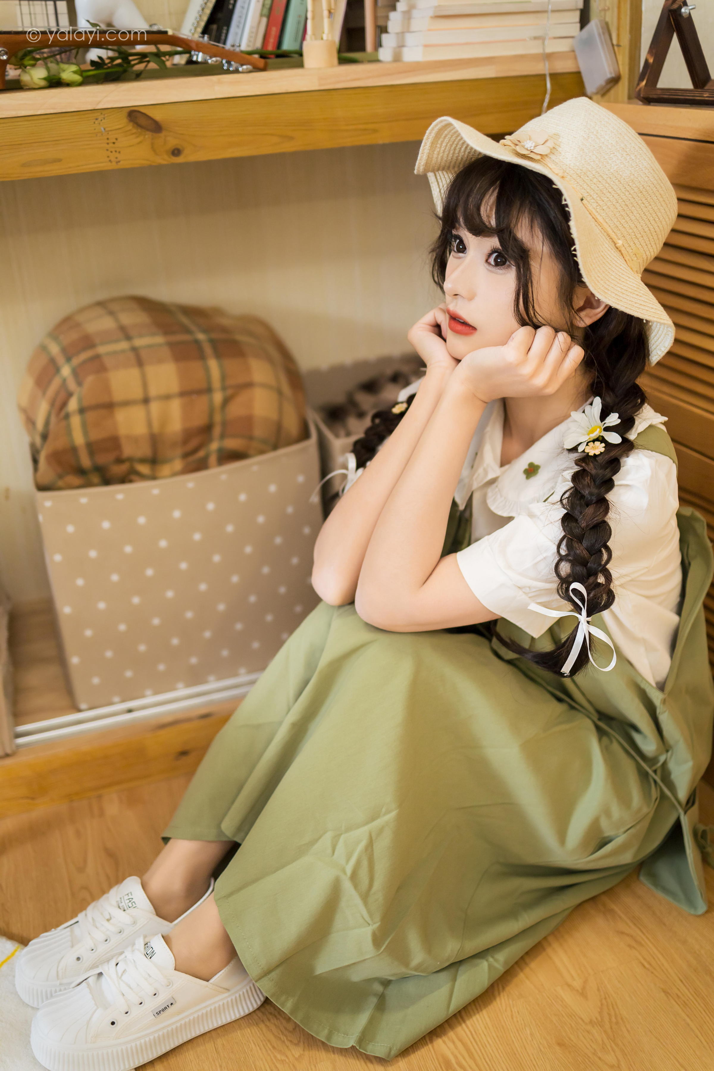 [YALAYI雅拉伊]2023.05.15 世间的温柔 小亭 白色小衬衫加背带加衣裙复古清纯写真集第7张
