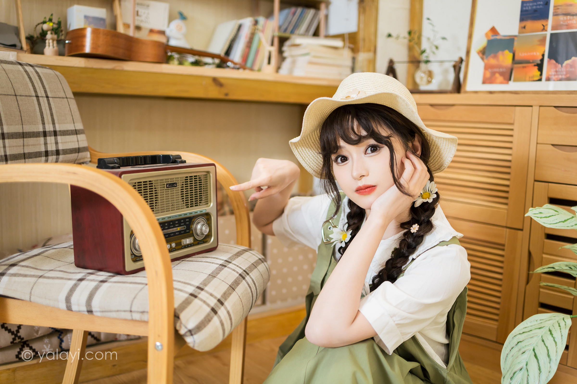 [YALAYI雅拉伊]2023.05.15 世间的温柔 小亭 白色小衬衫加背带加衣裙复古清纯写真集第10张