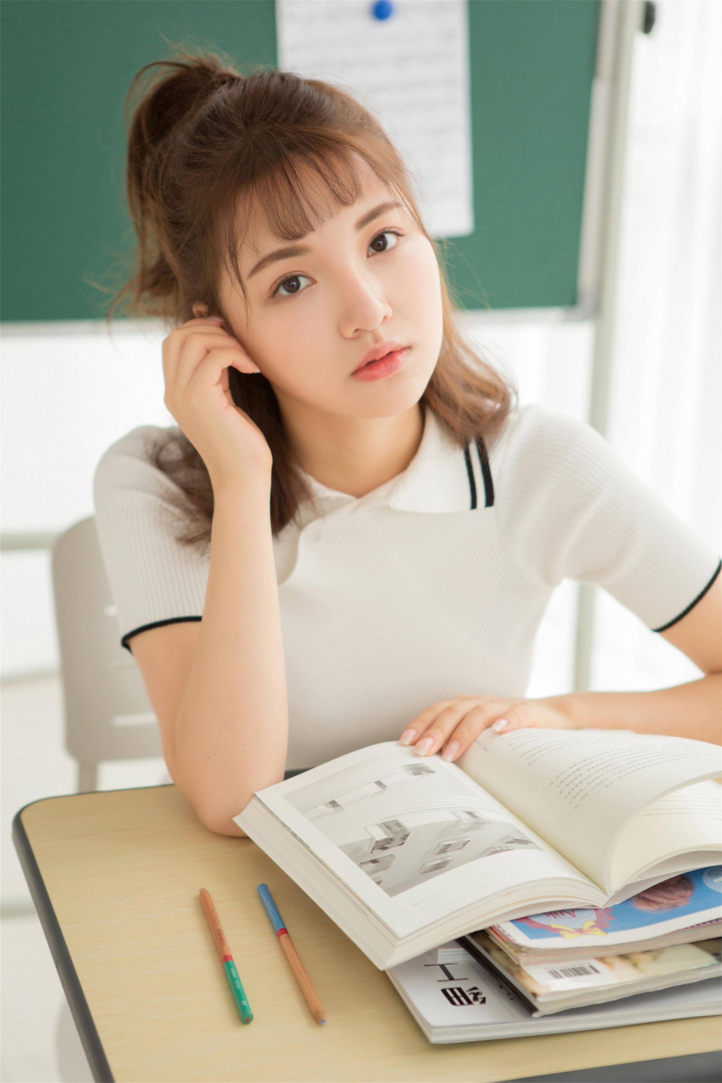 [YALAYI雅拉伊]2023.05.26 希望快乐 排球少女 白色短袖加短裙清纯可爱私房写真集第3张